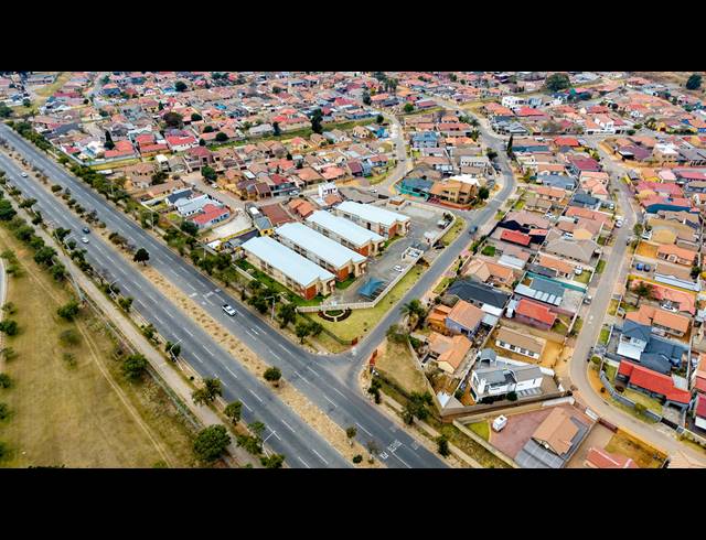 4,100M² BUSINESS FOR SALE IN ORMONDE